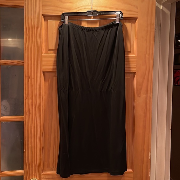 Woman’s Andrea Jovine Black Skirt - Picture 2 of 4